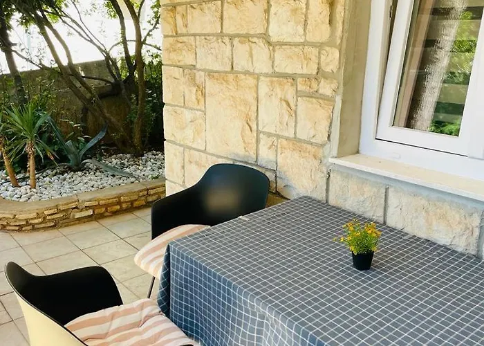 Belview - Beachfront Апартаменты *