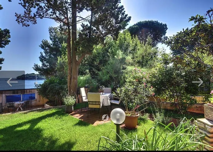 Belview - Beachfront Apartment *