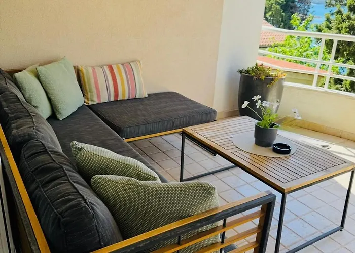 Belview - Beachfront Apartment