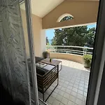 Belview - Beachfront Apartment *