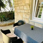 Belview - Beachfront Apartment *