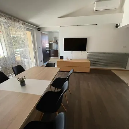 Belview - Beachfront Apartmán Pula