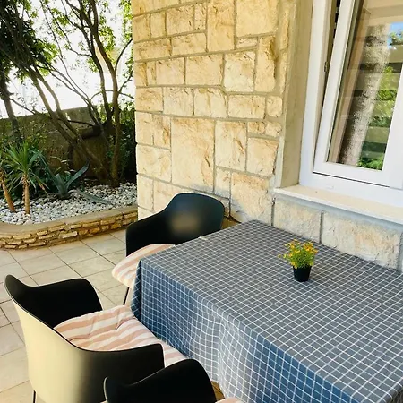 Belview - Beachfront Apartmán *