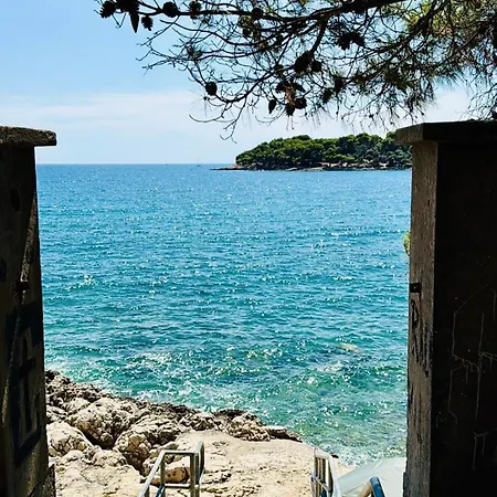 Belview - Beachfront Apartment